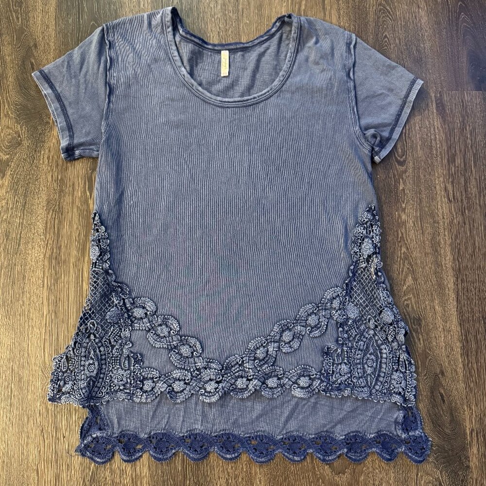 Free People 100% Cotton Appliqué Indigo Boho Short Sleeve Top Size Medium